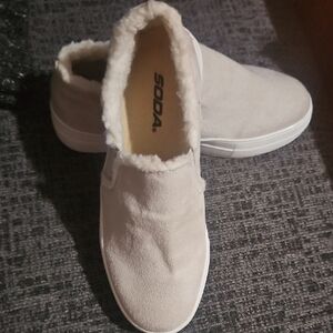 Soda Women's Cozy Cream Sneakers